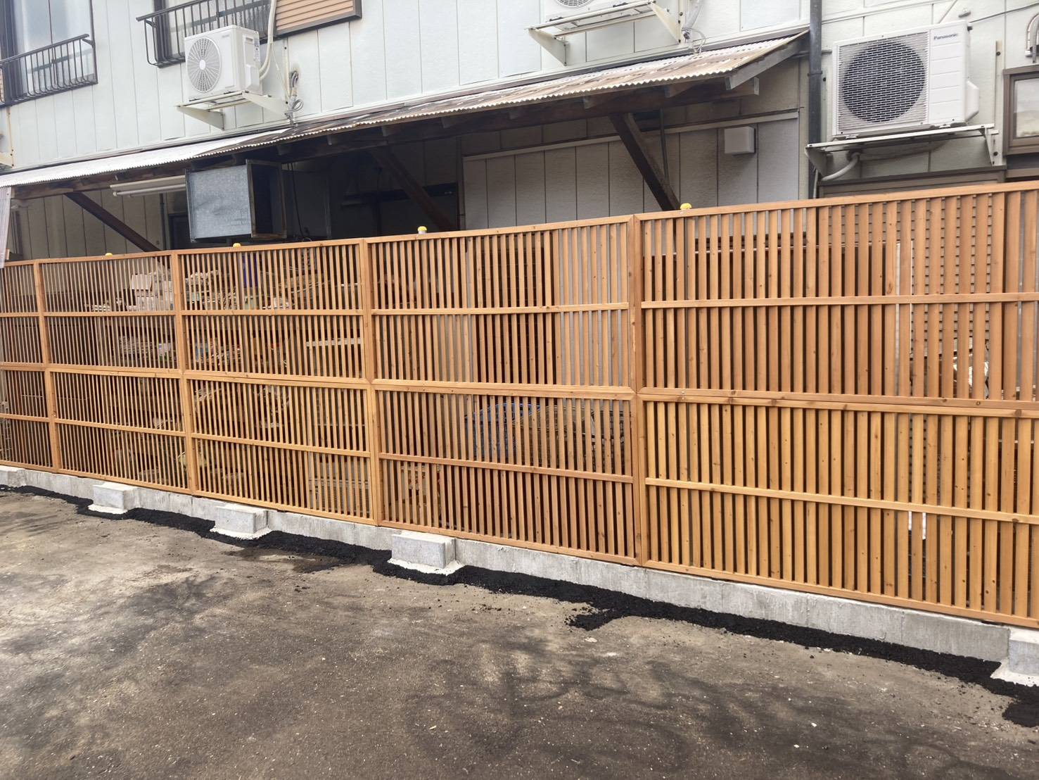 茨城県桜川市の外構改修後の木目調フェンス